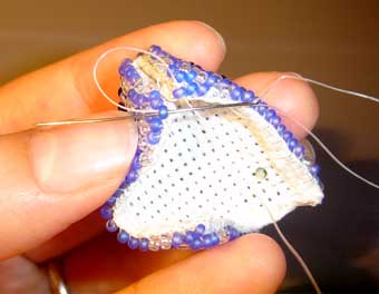 схемы вышивки кулона из бисера