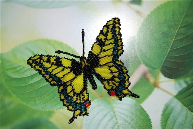 Плетение из бисера тельца бабочки, Тельце бабочки плетем по следующей схеме: 1-2-2-1-2-2-1-2-1, концы проволоки при...