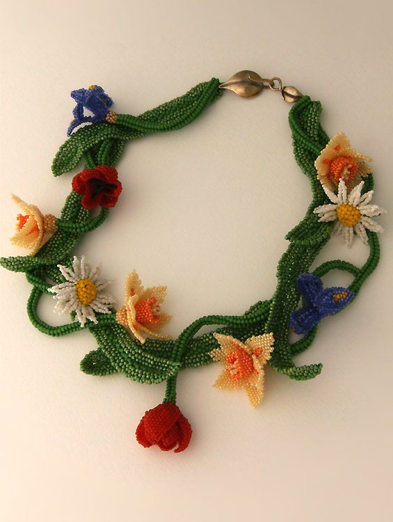 Цветочное ожерелье