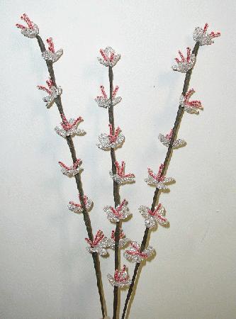 Цветы персика из бисера