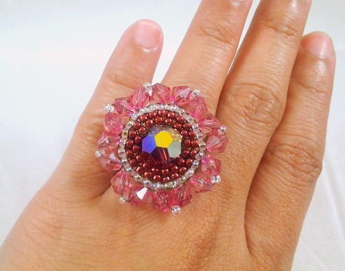 бисерное кольцо с круглым элементом