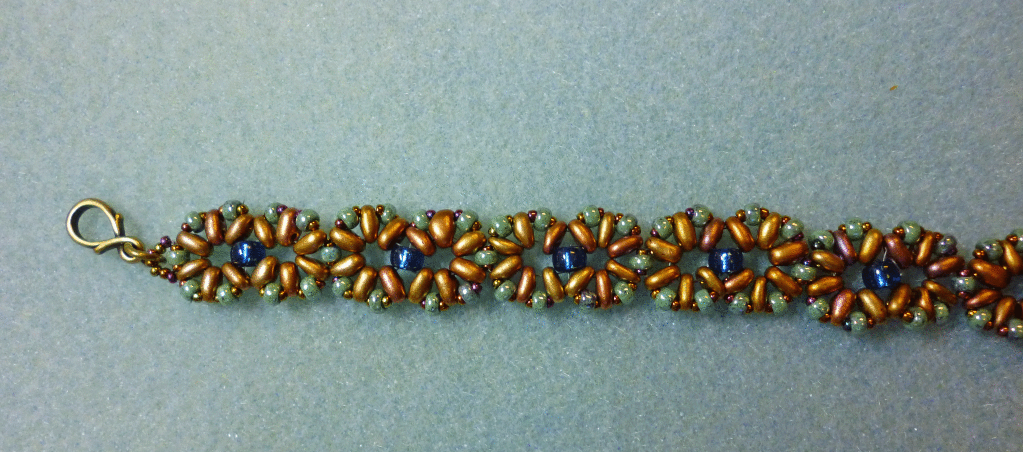 Браслет из бисерин с двумя отверстиями: схема плетения