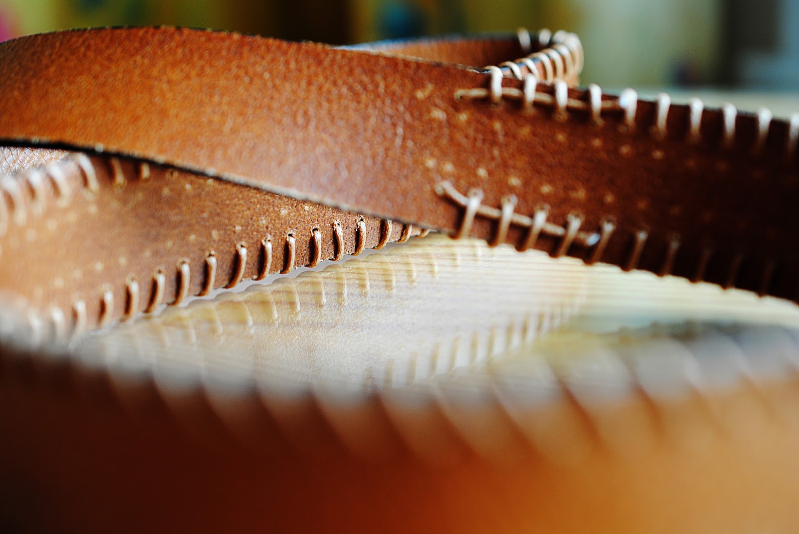 Вышивка пояса бисером-закрепите шнур с изнаночной стороны